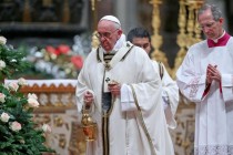 Papa Franjo u božićnoj poruci: Prestanite biti opsjednuti konzumerizmom