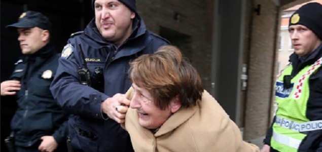 Policijska brutalnost u Osijeku: Policajac od 130 kila srušio ženu jer je prešla cestu na crveno