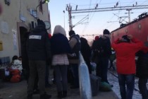 Izbjeglice u Preševu: Promrzli i bolesni čekaju voz za dalje