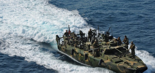 Iranska Revolucionarna garda zadržala dva američka patrolna broda