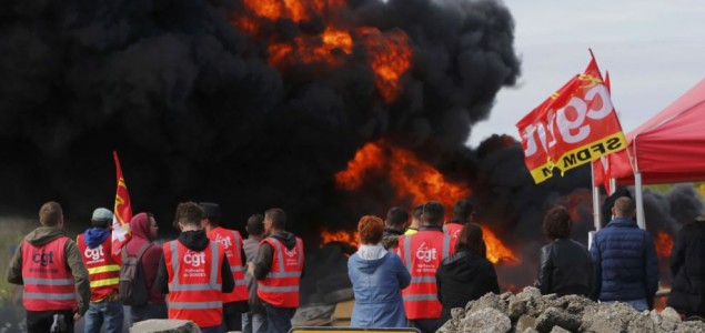 Francuska: Ponovo vodeni topovi na demonstrante