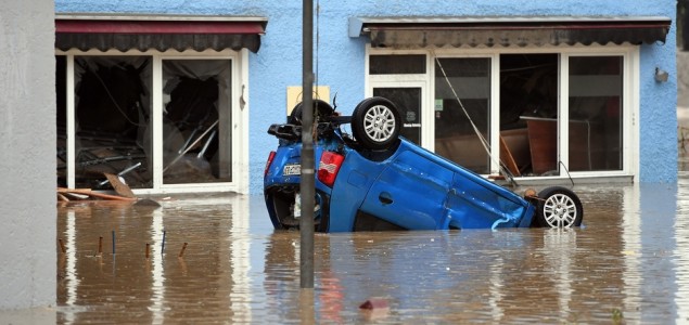 Petero mrtvih u poplavama u Njemačkoj i Francuskoj, uništene kuće, putevi i automobili
