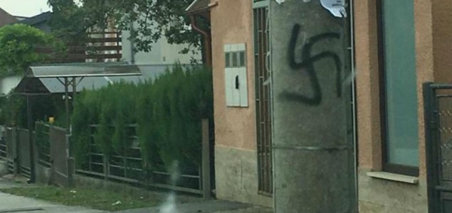 Sramota u Zagrebu, kukasti križevi na stupovima