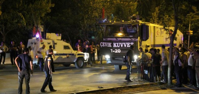 Turska policija uhapsila više osoba koje se povezuju s napadom na noćni klub
