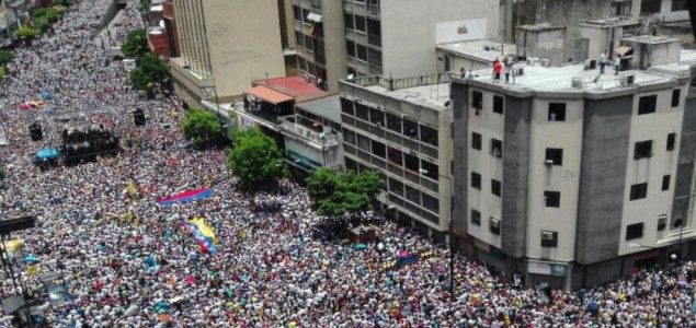 Stotine hiljada demonstranata na ulicama Karakasa