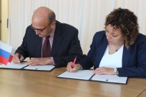 Ambasador Holandije i rezidentna koordinatorica Ujedinjenih Nacija potpisali ugovor za  BIRAČ 2 projekat