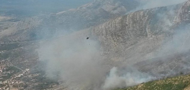 Požari kod Trebinja i Mostara i dalje aktivni, vatrogasci cijelu noć branili naselja