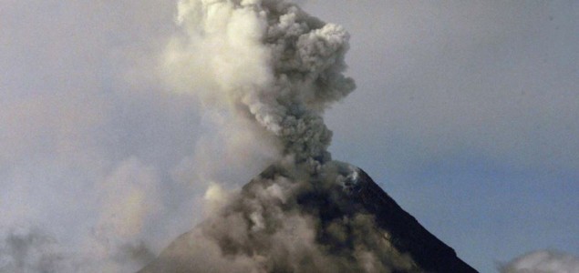 Upozorenje i dalje na snazi posle erupcije vulkana Aso u Japanu