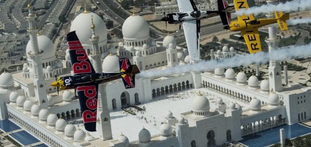 Red Bull Air Race: Piloti letjeli iznad predsjedničke palate u Abu Dhabiju, nova sezona počinje u petak