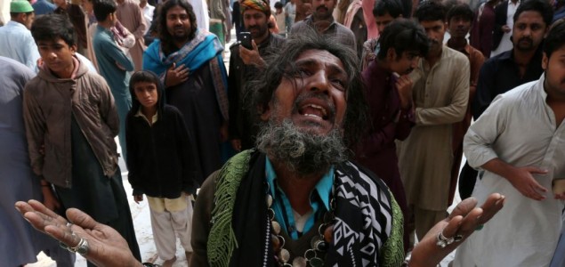 Najmanje 20 ljudi ubijeno u svetilištu u Pakistanu