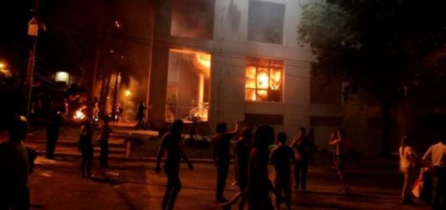 Paragvajski prosvjednici zapalili zgradu Kongresa