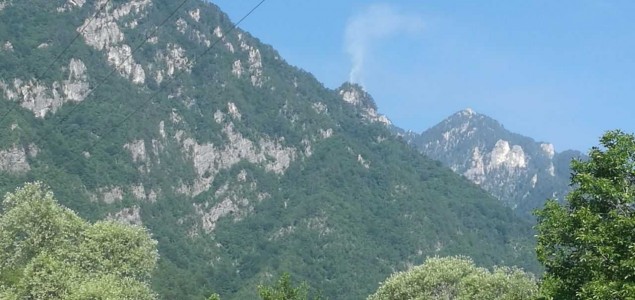 Požar kod Jablanice se proširio, traži se pomoć helikoptera