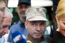 Dalmacija gori, državni vrh se svađa, a ministar obrane ne zna bi li „piškio ili kakio“…