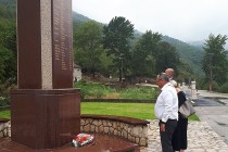 Delegacija GO SDP BiH Mostar položila cvijeće na spomen obilježje u Grabovici