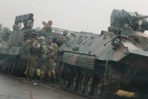 Vojska u Zimbabveu poručila: Nema udara, Mugabe siguran