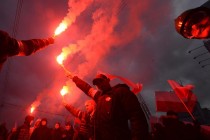 Poljski nacionalisti marširaju kroz Varšavu