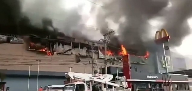 Desetine ljudi zarobljeno nakon požara u tržnom centru na Filipinima