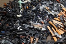 Pozivi za strože propise o oružju u SAD pred velikim preprekama