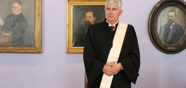 GRANDIOZNI NAZADAK: Počasni doktorat Dragana Čovića