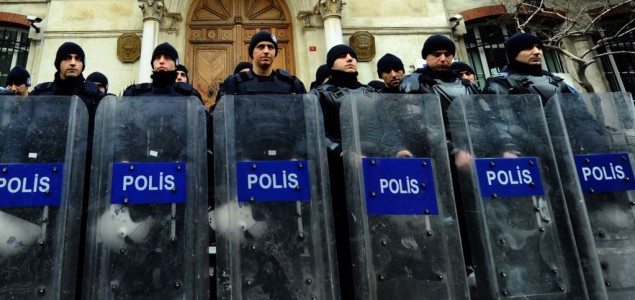 U Turskoj privođenje pisca Adnana Oktara i njegovih pristalica