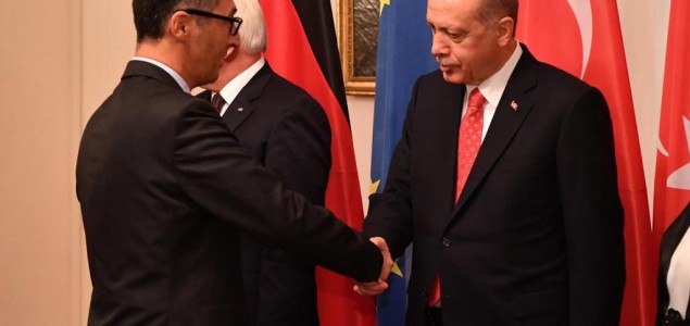 Özdemir govori Erdoganu – ovaj reaguje praznim pogledom