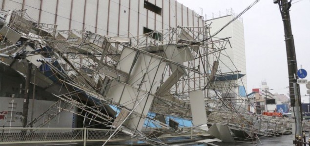 Najmanje dve žrtve u naletu tajfuna u Japanu