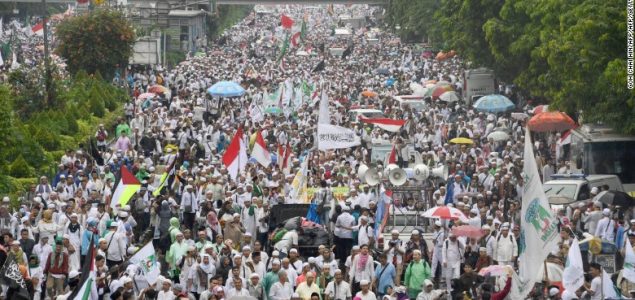 Indonezijski muslimani protestovali protiv kršćanskog guvernera u Jakarti