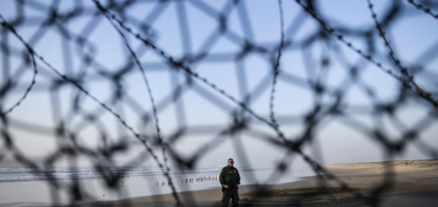 Pentagon izdvaja milijardu dolara za zid na granici sa Meksikom