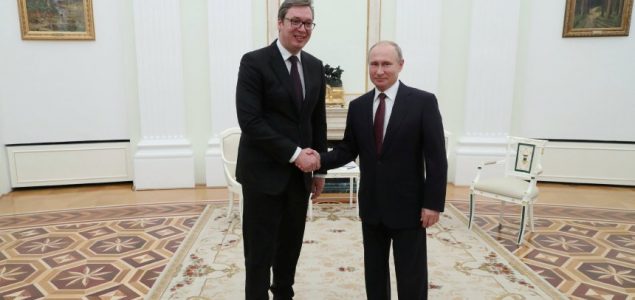 Putin i Vučić položili vence na Groblju oslobodilaca Beograda i Crvenoarmejcu