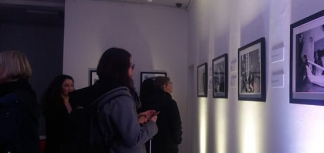 Izložba fotografija Paul Lowea „Čekajući Godoa: Susan Sontag u Sarajevu“