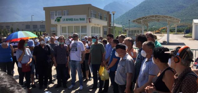 Prosvjed ispred deponije Uborak: Građani traže zaustavljanje dovoza smeća i zatvaranje deponije