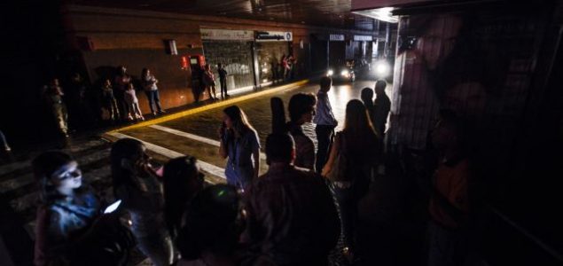 Venecuela ponovo u mraku, vlast tvrdi da je to “elektromagnetni napad”
