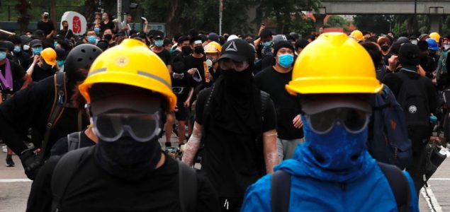 Hong Kong: Banda napala voz sa demonstrantima