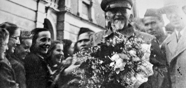 Pjesnik Vladimir Nazor i partizani oslobađaju Split