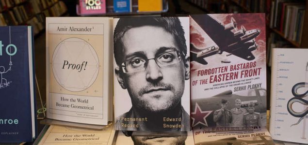 Sud: SAD ima pravo na zaradu od Snowdenove knjige