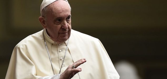 Papa Franjo omogućio prvi put ženama pravo glasa na sastanku biskupa