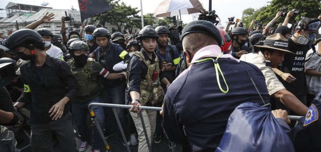 Tajland zabranjuje proteste, uhapšeni demonstranti