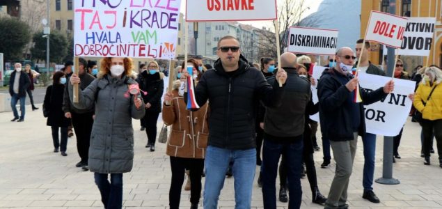 Medicinski radnici u Mostaru petu noć u šatoru: Ovo je borba za opstanak i dostojanstvo