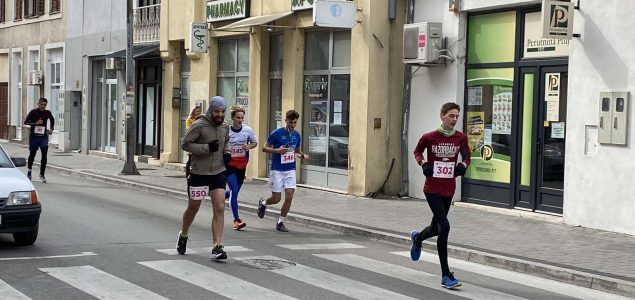 Više stotina trkača učestvovalo na petom Mostarskom polumaratonu