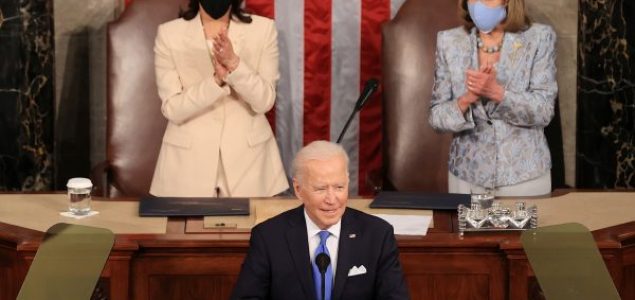 Biden pred Kongresom: Amerika kreće napred