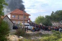 Na Cetinju povrijeđeno najmanje četvero građana, policija ih pogodila suzavcem