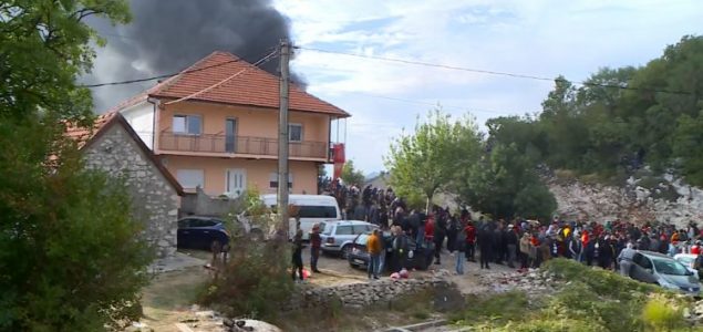 Na Cetinju povrijeđeno najmanje četvero građana, policija ih pogodila suzavcem
