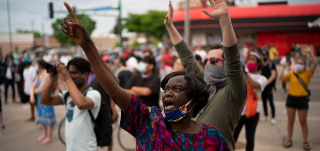 Stotine ljudi u Minneapolisu protestiralo zbog ubistva Afroamerikanca
