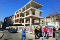 AJNADŽIĆ POTPISAO, MANDIĆ ŽMIRI: Kako je „Max Media“ pobijedila državu gradeći objekat uz nelegalnu dozvolu u zaštićenoj zoni Sarajeva!