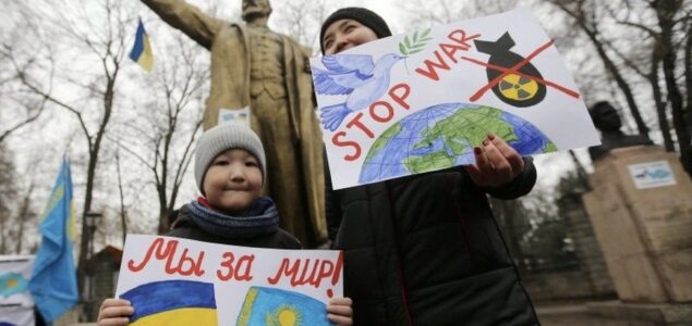 Na antiratnim protestima u Rusiji tokom nedjelje uhapšeno više od 4.300 građana