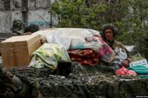 Ukrajinska porodica prepoznaje svoju imovinu na fotografiji ruske pljačke
