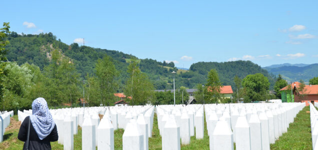 Tabuti 30 žrtava srebreničkog genocida dovezeni u Potočare