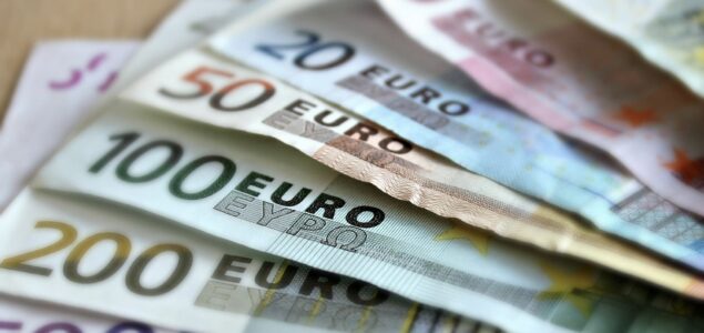 Euro na najnižem nivou u posljednjih 20 godina, strah od recesije sve veći