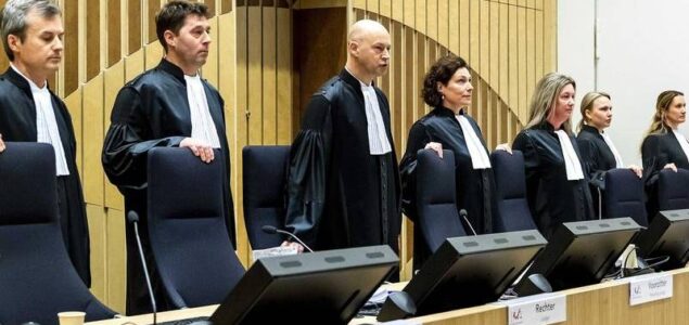 Holandski sud osudio trojicu ljudi na doživotni zatvor zbog pada malezijskog aviona 2014.