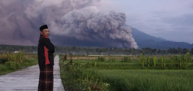Eruptirao najviši vulkan u Indoneziji
